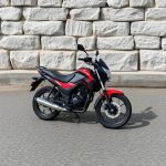 Guía definitiva para elegir un baúl moto 1 casco